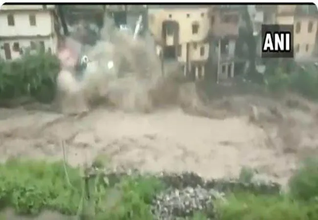 UTTARAKHAND STATE HEAVY RAIN  Home to fall in rain floods SHOCKING VIRAL VIDEO